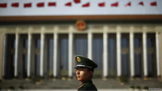 北京天安门广场上的武警战士（07/11/2013）