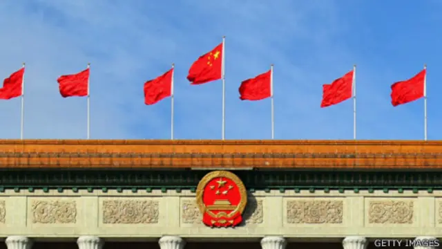 人民大会堂上的红旗