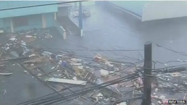Bão Haiyan đang tàn phá miền Trung Philippines