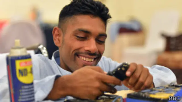 احسن جاوید بھی ہنر میلے میں شریک باہمت افراد میں سے ایک تھے