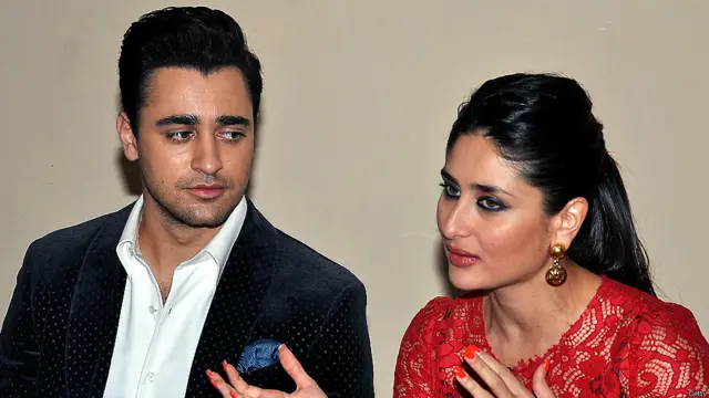 अभिनेत्री करीना कपूर और अभिनेता इमरान खान अपनी आने वाली फिल्म 'गोरी तेरे प्यार में' के प्रमोशन के लिए मुंबई में एक कार्यक्रम के दौरान. इसका निर्देशन पुनीत मल्होत्रा ने किया है.