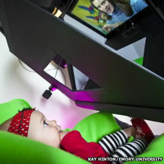 Bebé en el estudio sobre autismo