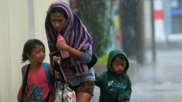 د تېز باد له کبله نژدې ۷۵۰ زره کورنیو خپلې مېنې پرېښې دي.