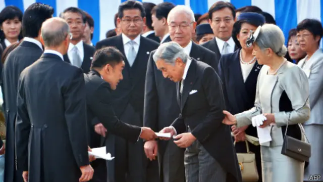 Передача письма Акихито