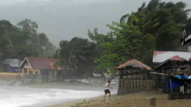 هایان پس از عبور از روی فیلیپین به سمت ویتنام در حرکت است