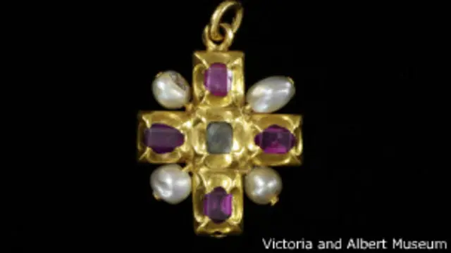 жемчужный крестик XVI века