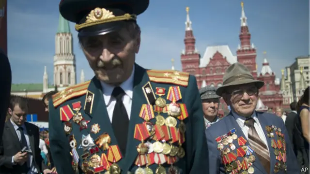 俄羅斯二戰老兵參加了11月7日的紅場閱兵，紀念二戰期間紅場舉行的歷史性閱兵72週年。