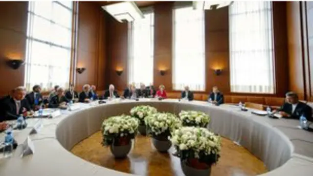 ايران د پلوتونيوم پر توليدونکې بټۍ د کار د ځنډولو او د پخو شويو يورانيمو د زيرمه تونونو د کمولو له غوښتنې سره مقاومت کوي