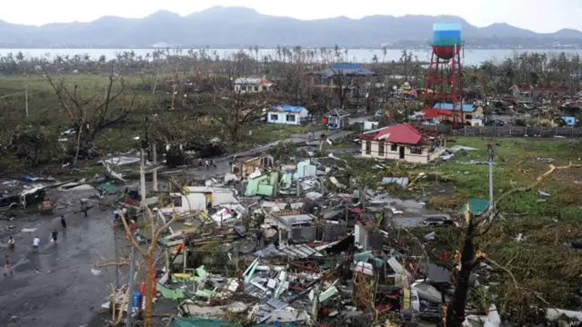 فلپائن میں جمعے کو آنے والے سال کے سب سے طاقتور سمندری طوفان ہیان سے بڑے پیمانے پر تباہی ہوئی ہے۔