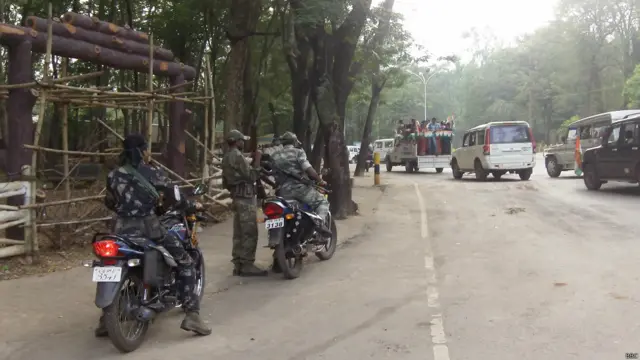 मतदान के दौरान नक्सलियों के हमले की आशंका देखते हुए सुरक्षा के पुख्ता इंतज़ाम किए गए हैं.