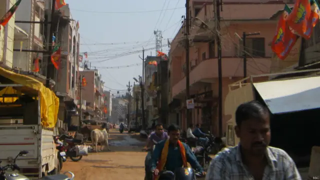 राज्य में पहले चरण के चुनाव को काफ़ी महत्वपूर्ण माना जा रहा है क्योंकि इस दौरान नक्सल प्रभावित ज़िलों में वोट डाले जाएंगे.