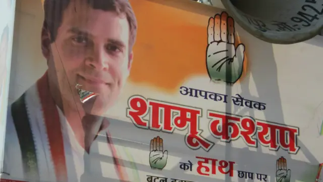 राज्य में कुल 985 उम्मीदवार चुनाव मैदान में हैं लेकिन मुख्य मुक़ाबला भाजपा और मुख्य विपक्षी दल कांग्रेस के बीच है.