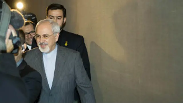 ايران ويلي چې د يورانيمو غني کول يې خپل حق دی او په هر ډول معامله کې ترې نه تېريږي