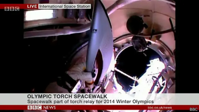 Космическую прогулку факела показывали в прямом эфире