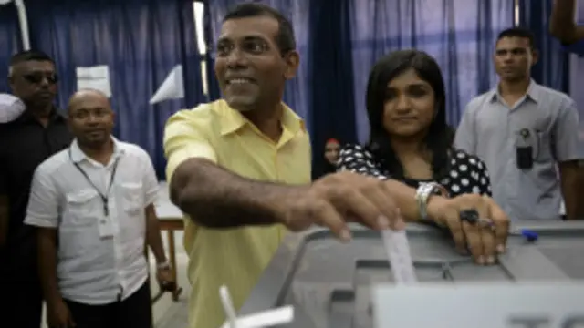 مالدیپ میں گزشتہ سال سیاسی بحران کے باعث سابق صدر محمد نشید کو مستعفیٰ ہونا پڑا تھا