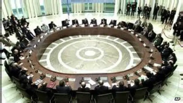 اجلاس بن آلمان (۱۴ قوس ۱۳۸۰) مشارکت همه اقوام را در قدرت به صورت هرمی درآورد