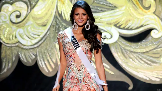 وشاركت ملكة جمال البرازيل، ذات العشرين ربيعا. 