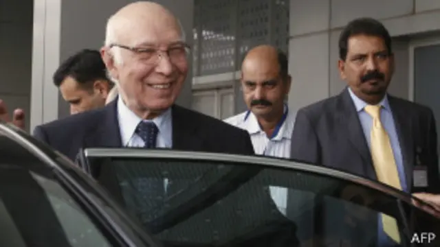 سرتاج عزیز دہلی میں یورپ اور ایشیائی ممالک کے اجلاس میں شرکت کے لیے دہلی پہنچے ہیں