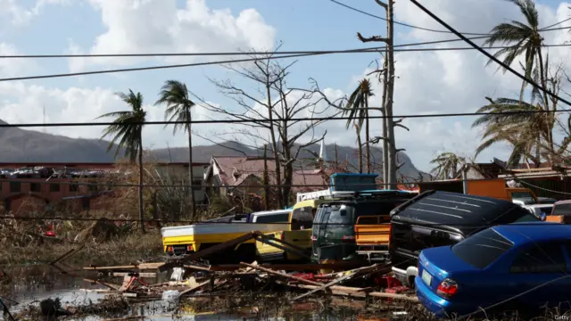 طوفان کی وجہ سے متاثرہ علاقوں میں بجلی اور مواصلات کا نظام بری طرح متاثر ہوا ہے۔