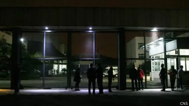 记者们一大早就在杭州拘留所外等待孙杨获释