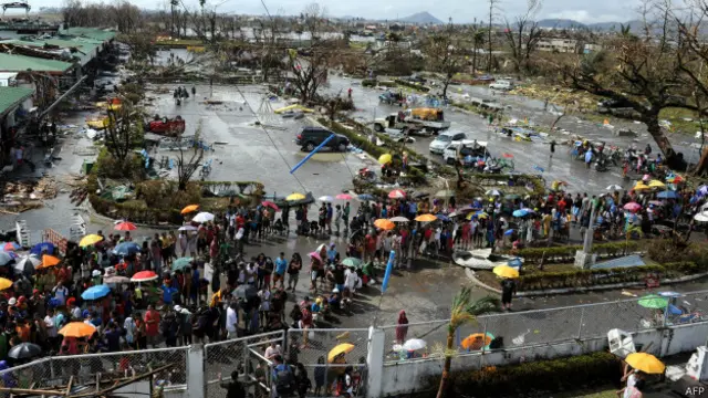 سمندری طوفان نے ٹیکلوبان میں گھروں، سکولوں اور ایک ہوائی اڈے کو تباہ کیا