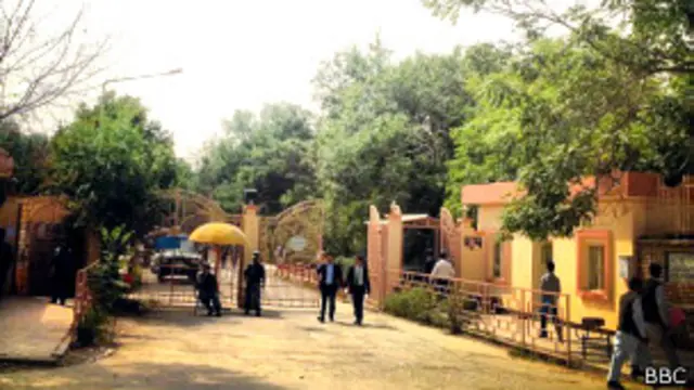 په ظاهره د محصلانو یوې ډلې ترمنځ فزیکي شخړه د لوبو له میدانه پیل شوه. 