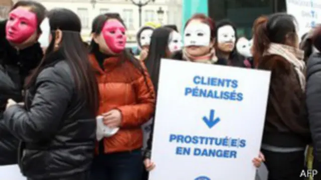 اس قانون کے مخالفین کا کہنا ہے کہ گاہکوں کو مجرم قرار دینے سے یہ کام مزید خفیہ ہو جائے گا اور جسم فروش غیر ملکی گروہوں کے ہاتھوں اور زیادہ استحصال کا شکار ہو جائیں گی