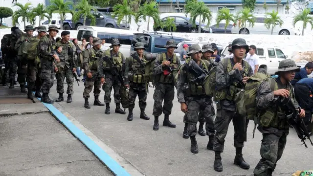 Cảnh sát đặc nhiệm của Philippines đã bay tới Tacloban từ Manila để lập tại trật tự. Đã có tin về tình trạng cướp bóc tại thành phố. 