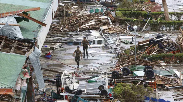 Cảnh đổ nát ở Tacloban