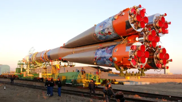 Ракета была расписана олимпийским орнаментом. В ее верхней части, где, собственно, находится корабль, который повез факел на орбиту, расположен логотип Олимпиады в Сочи. Олимпийской символикой был украшен и стартовый комплекс.