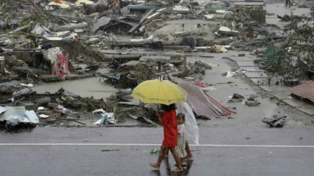 तूफ़ान से मची तबाही के बाद का दृश्य