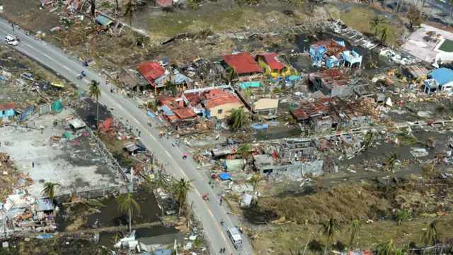 Bu kuşbakışı fotoğraf,8 Kasım'da Filipinler'i vuran Haiyan tayfununun yıkıma uğrattığı Tacloban kentinin son halini gösteriyor.