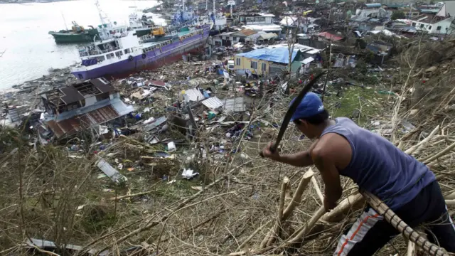 Yıkımın ardından yeniden inşa çalışmaları.