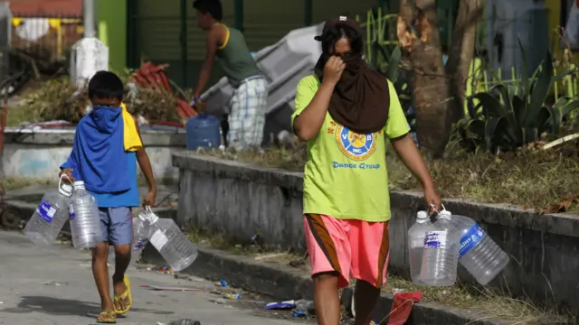 Tayfunun getirdiği yıkım nedeniyle hastalıkların yayılması da potansiyel bir tehlike haline geldi.