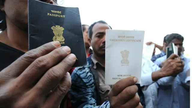 سعودی عرب میں بھارت سے کئی لاکھ مزدور کام کر رہے تھے جن کی اکثریت کو واپس جانا پڑا ہے۔