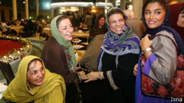 از چپ: منیژه حکمت، مرضیه برومند، کارگردانان سینما و گوهر خیراندیش، بازیگر در جشن روز ملی سینما