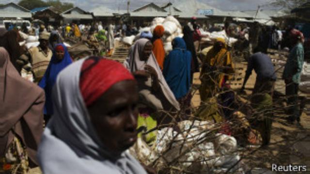 Des réfugiés somaliens à Dadaab au Kenya, en octobre 2013. 