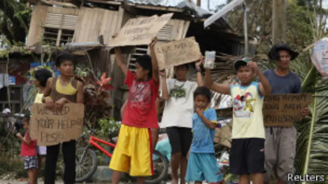 الجوع والعطش يهددان حياة العديد من الناجين من إعصار هايان في الفلبين