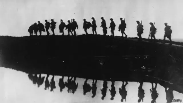 Combatentes da Primeira Guerra Mundial, em foto de 1917 (Getty)