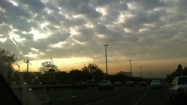 آرمان ساعت هفت و نیم صبح این عکس را از اتوبان "یادگار امام " تهران گرفته است.