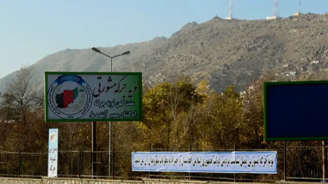 حکومت برای لویه جرگه مشورتی تبلیغات گسترده‌ای کرده است. دو هزار و پنجصد نفر در این جرگه شرکت می کنند.