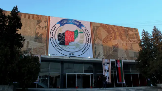 این تالار در محوطه دانشگاه پولی‌تکنیک کابل است.