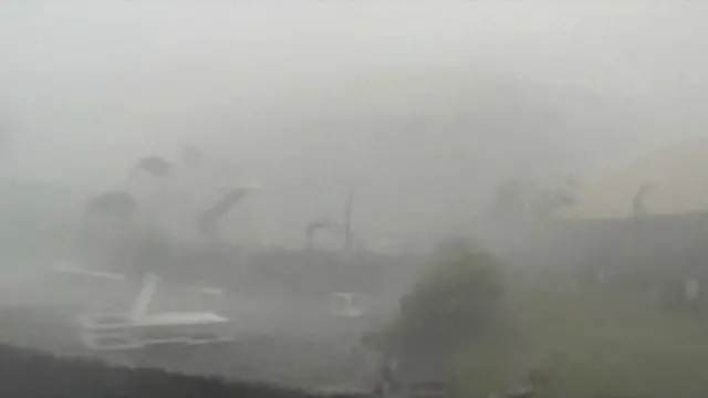 Tempestade provocou ventos que chegaram a mais de 300 quilômetros por hora