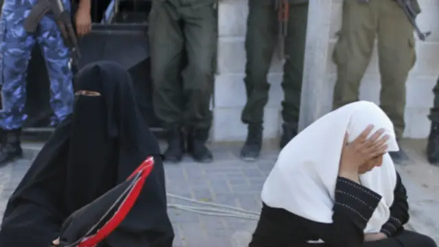 Ozining ichki kiyimida sikli yigit video