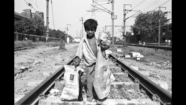 Вікі Рой, фото хлопців з вулиці