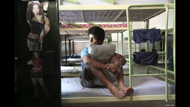 Вікі Рой, фото хлопців з вулиці