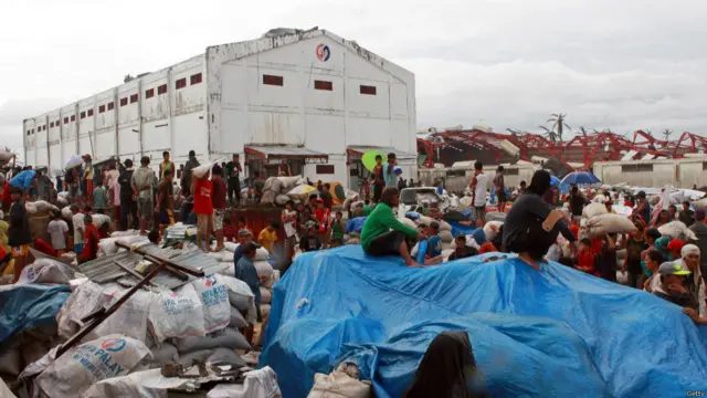 Warga di Alangalang, Leyte