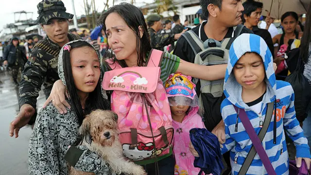 typhoon_tacloban_survivers2