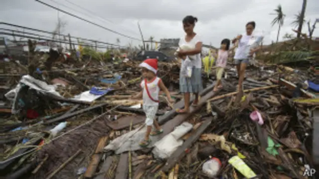 مساعدات كثيرة تدخل البلاد دون أن تصل إلى المتضررين