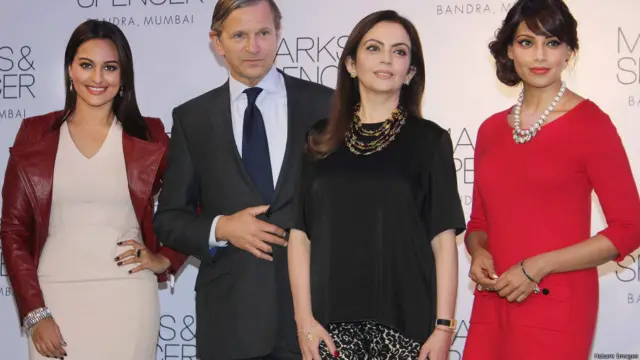 सोनाक्षी सिन्हा, नीता अंबानी और बिपाशा बासु